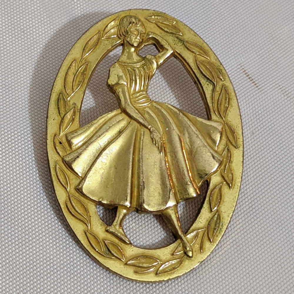 Vintage Gold Singer Dressmaker's Award Brooch